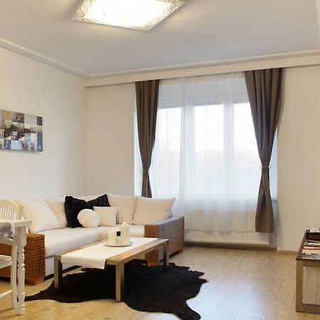 Apartment Argentinska 8 Прага Экстерьер фото